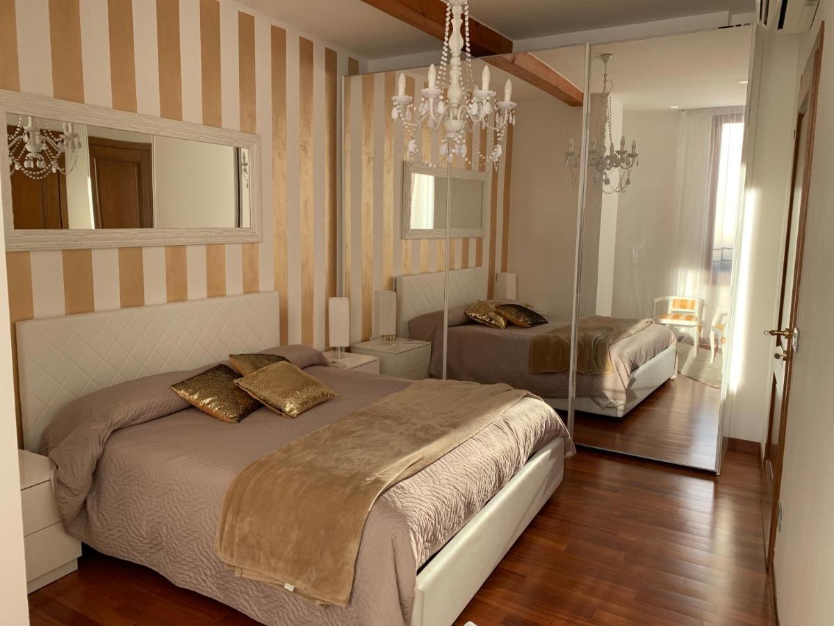 Palazzo Teatro Vecchio-Holiday Suites Salo Exterior photo