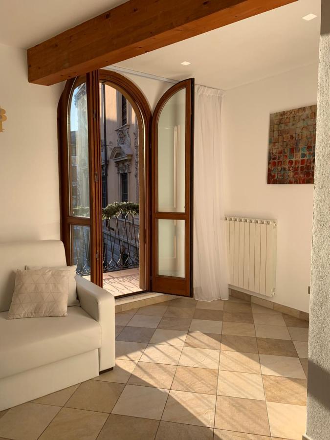 Palazzo Teatro Vecchio-Holiday Suites Salo Exterior photo